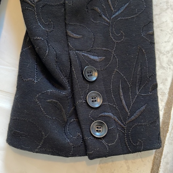 Kate Hill women’s black 3 button blazer with embroiled flower design size 2X - Picture 8 of 12